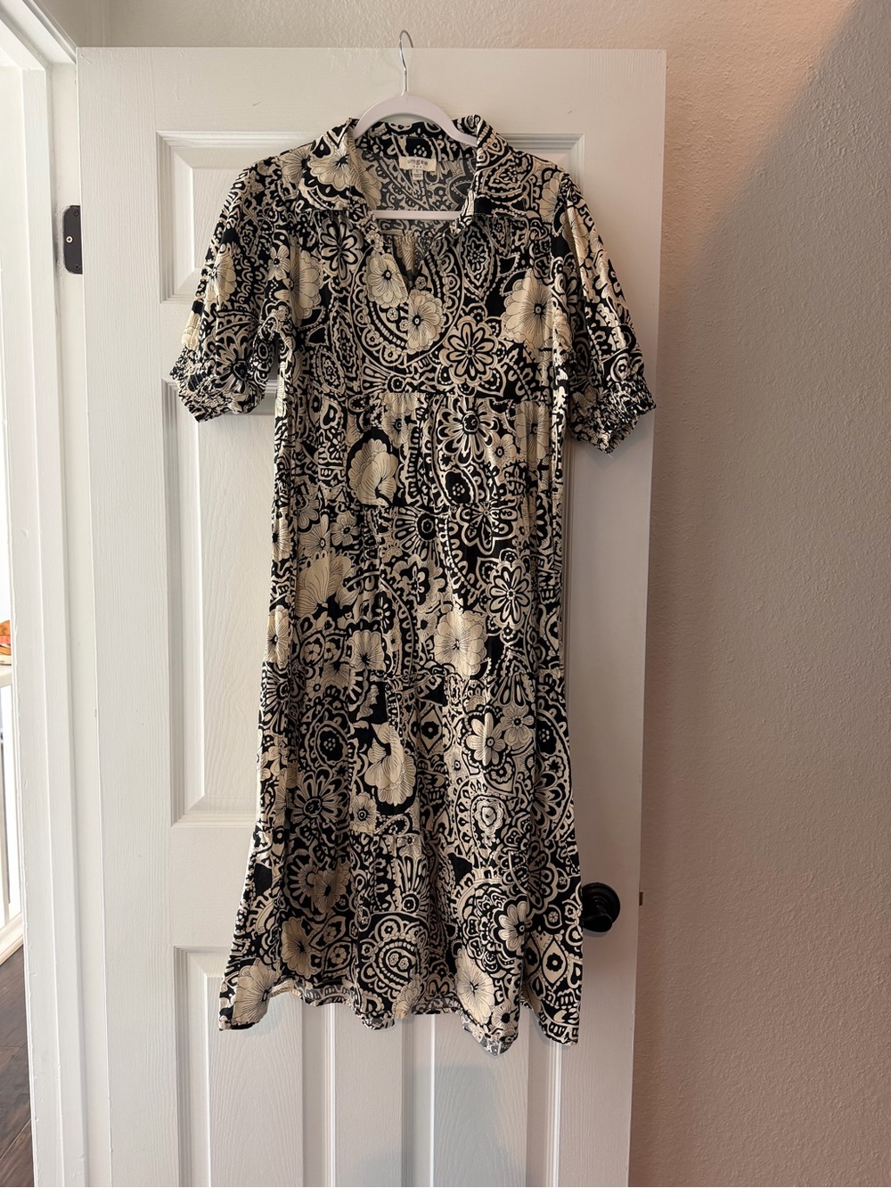 Umgee Black and Cream Floral Print Midi Dress